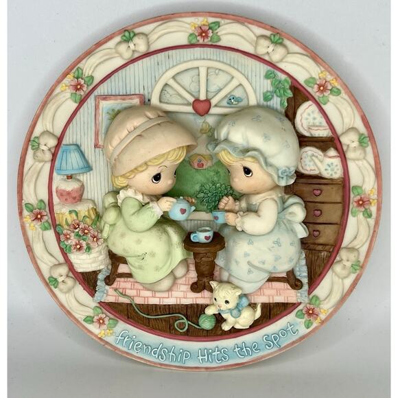 VTG Precious Moments 3D Sculptured Plate 1995 “Friendship Hits The Spot” 170003 - Picture 1 of 6